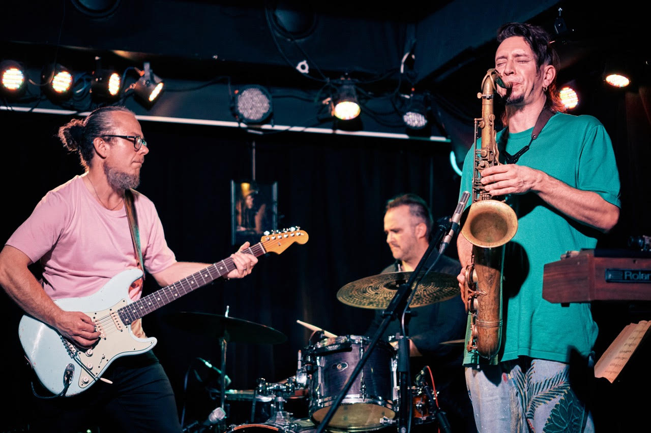 Equally Stupid (FIN/ISL/USA)